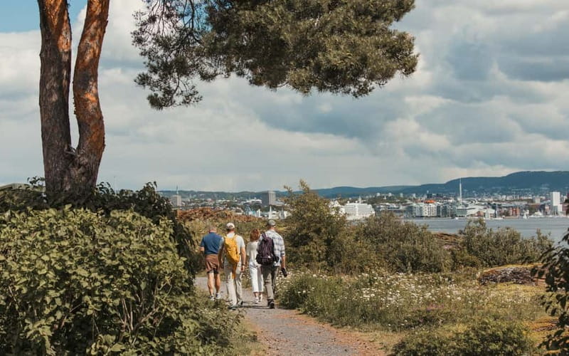 Oslo: Hovedøya and Nakholmen Island Hopping Tour - Nakholmen and Oslo’s cottage tradition
