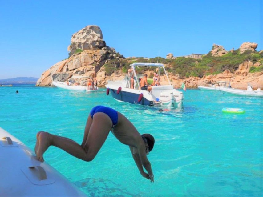 Palau: Dinghy tour in La Maddalena Archipelago - The boat, comfort, and group size