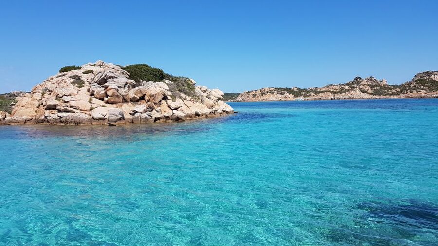 Palau: La Maddalena Archipelago and Caprera Island Boat Tour - Food, audio, and the feel on board