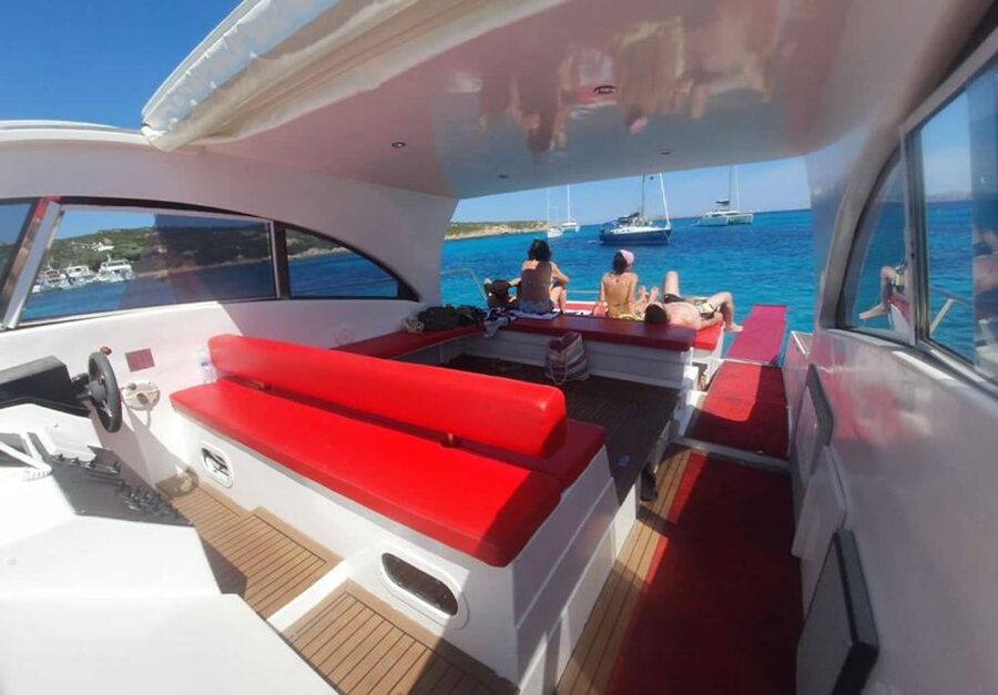 Palau: La Maddalena Archipelago Cruise with Lunch and Drinks - What the crew adds to the day