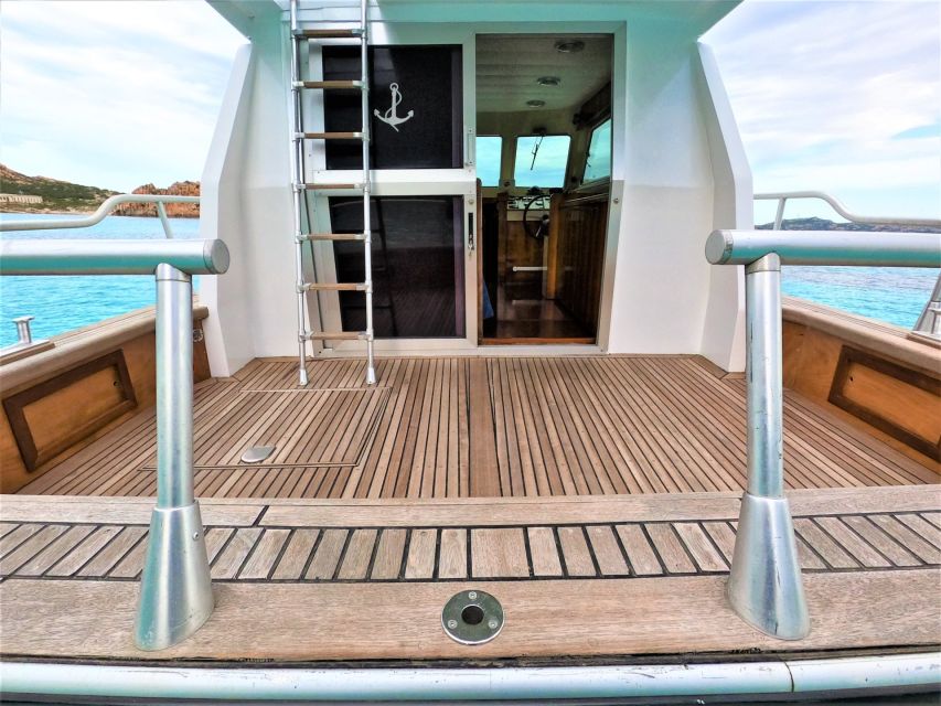 Palau: La Maddalena Archipelago Motorboat Tour with Lunch - What the guiding adds to the day