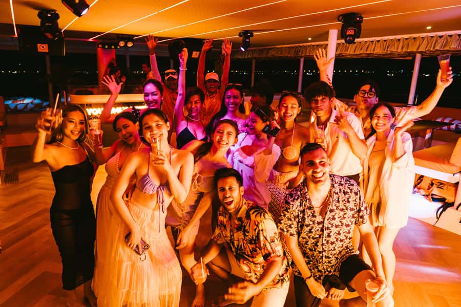 Pattaya: 3-Island Hopping Sunset Yacht & Buffet with Live DJ - What this Pattaya yacht day is really like