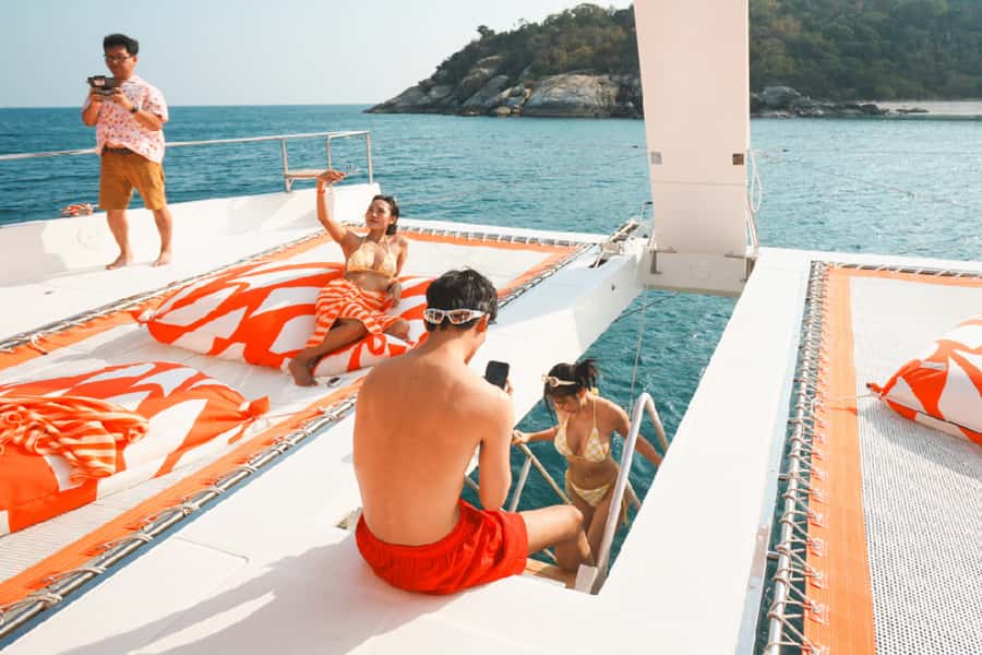 Pattaya: 3-Island Hopping Sunset Yacht & Buffet with Live DJ - Koh Rin and the middle of the day