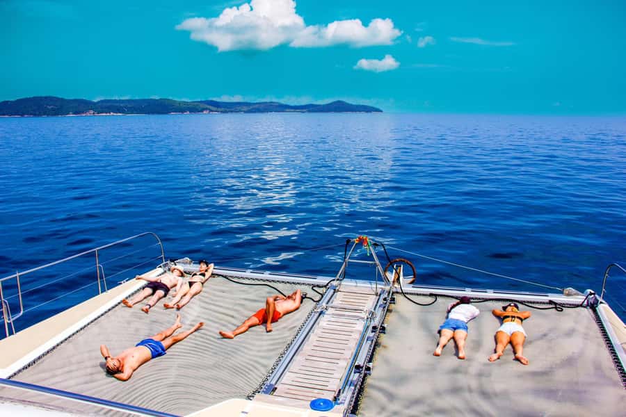 Pattaya: Exclusive 3-Island Catamaran Tour with Buffet Lunch - Why this seven-hour cruise is different from a speedboat trip