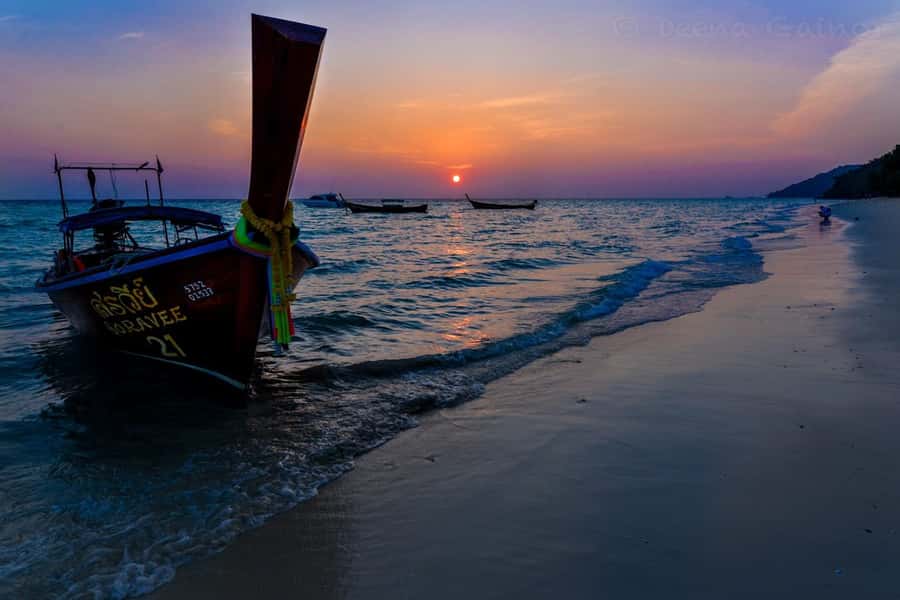 Phi Phi & 4 Islands Sunset tour + Bioluminescent Planktons - Guides, group size, and the human side
