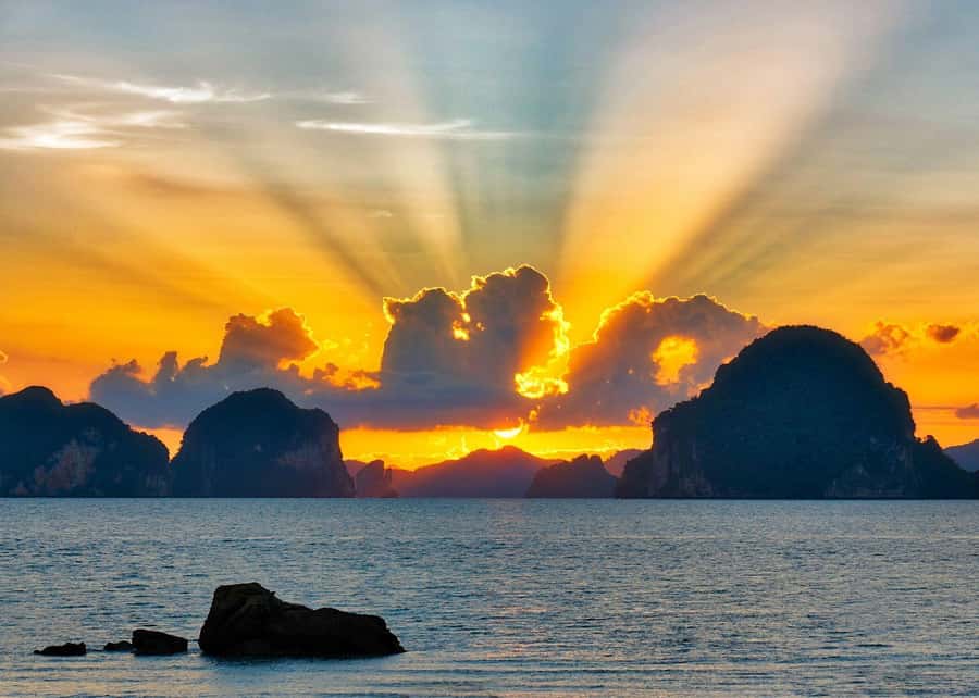 Phi Phi & 4 Islands Sunset tour + Bioluminescent Planktons - The speedboat ride from Krabi