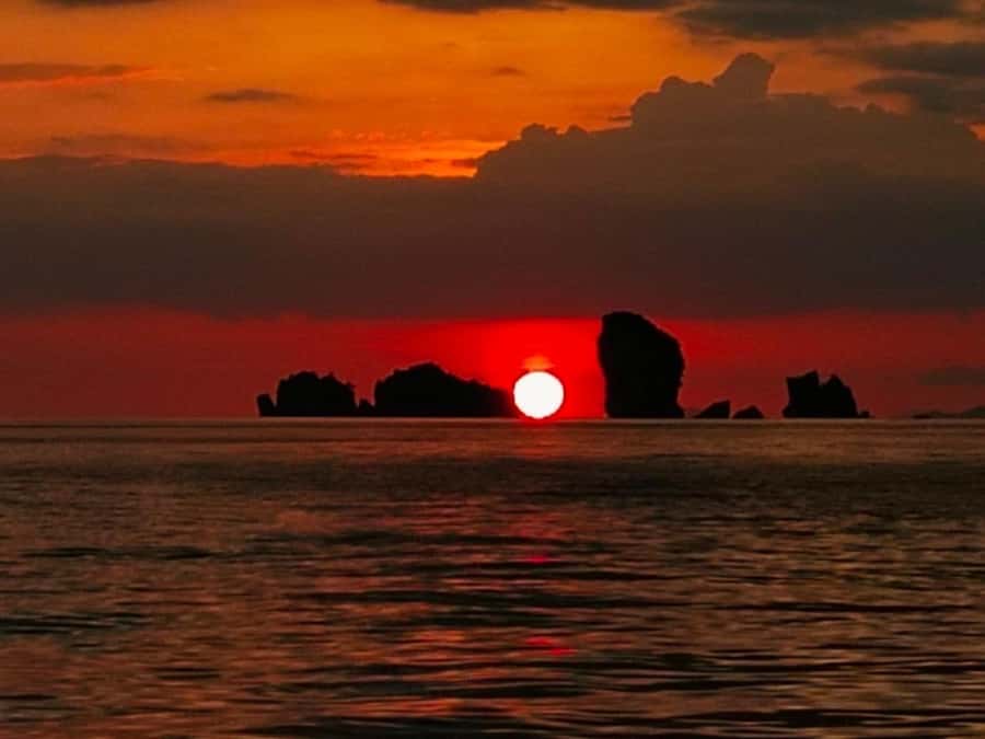 Phi Phi & 4 Islands sunset tour plus bioluminescent plankton - Poda Island brings the food and sunset