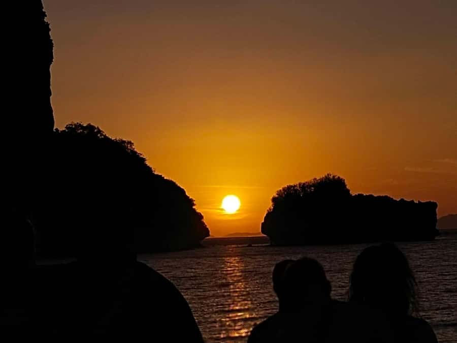 Phi Phi & 4 Islands sunset tour plus bioluminescent plankton - Searching for glowing plankton after dark