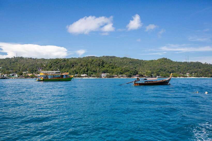 Phi Phi: 7 Island Day Tour by Longtail Boat - How the guide and group experience can vary