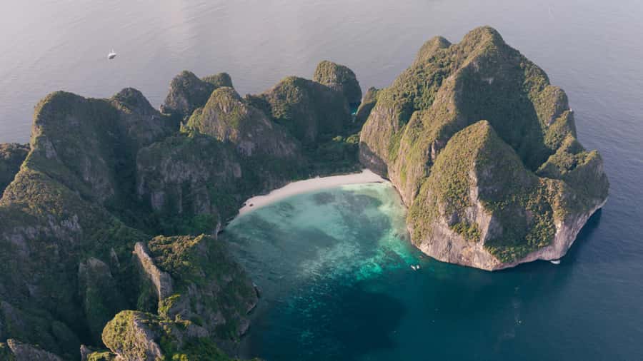 Phi Phi: Exclusive Full Day Longtail Boat to 7 Islands - Swimming in Pileh Lagoon