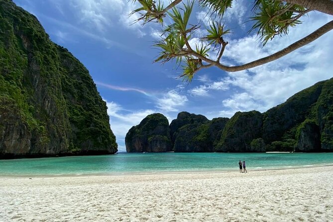 Phi Phi - Khai/Bamboo Islands Tour with Lunch by Speed Catamaran - Lunch at Phi Phi Don