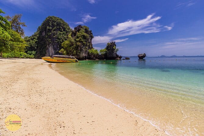 Phi Phi, Maya and Bamboo Islands Day Tour by Speedboat in Krabi - Pi Leh Bay: cliffs and emerald water