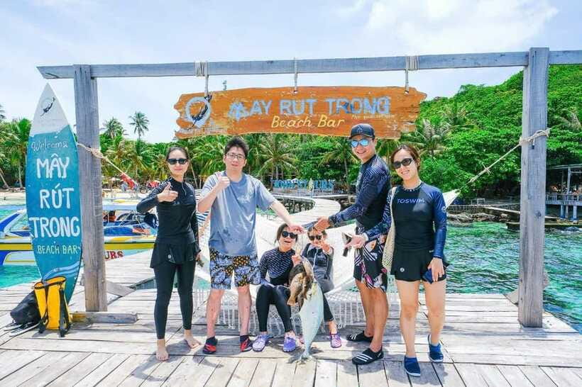 Phu Quoc 3 Islands Snorkeling, Fishing Private Boat Tour - A seafood BBQ with an ocean view