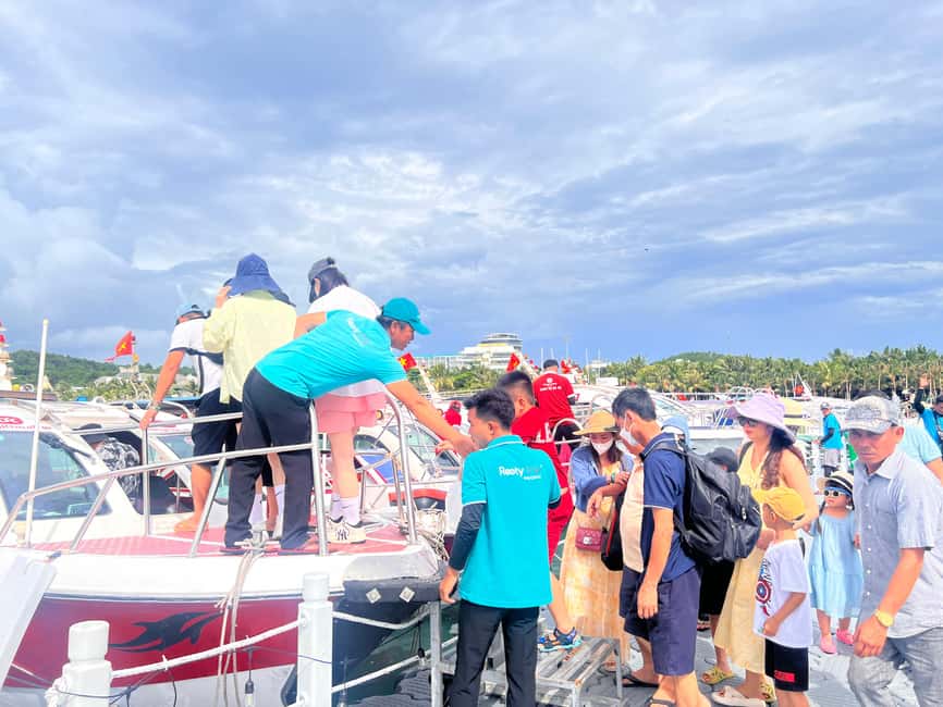 Phu Quoc: 3 Islands Tour with Cable Car & Buffet Lunch - Starting with pearls before the islands