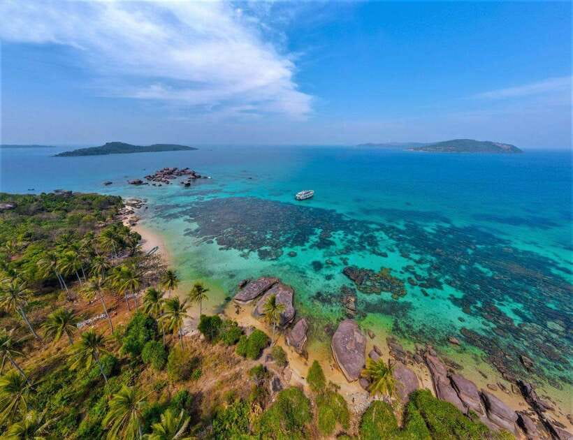 Phu Quoc: 3 Islands Trip Snorkeling by Speed Boat - Xuong Island, the first water stop
