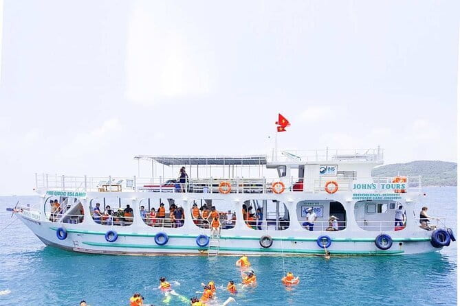 Phu Quoc 4 Islands Full Day Tour with cable car - Hon Thom and the sea-crossing cable car
