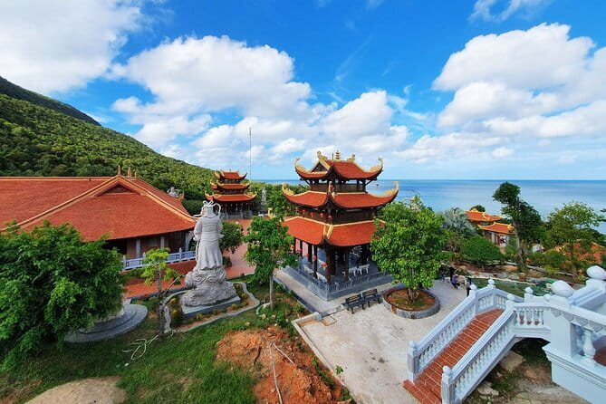 Phu Quoc Fullday Tour: Discovery 4 island with cable-car - Lunch breaks up the morning at an island restaurant