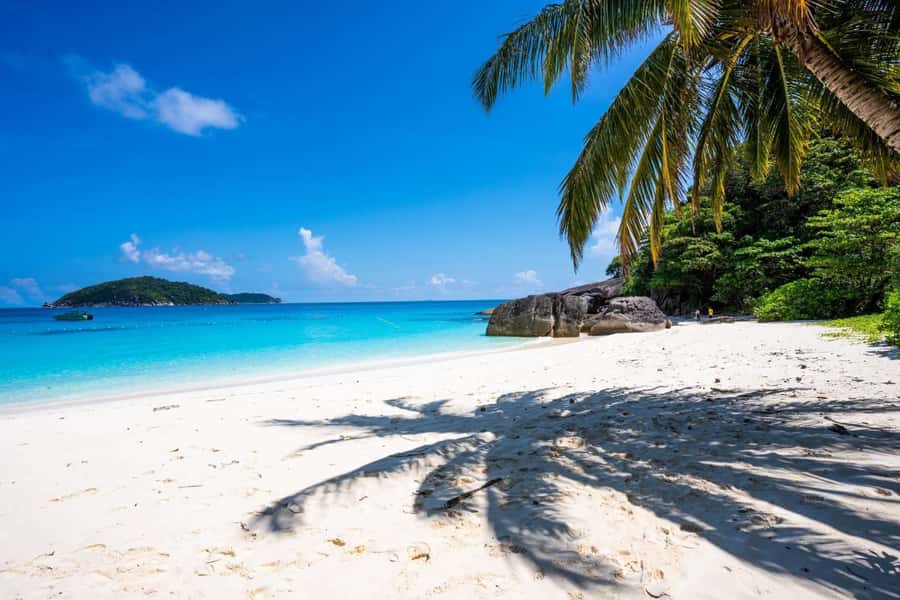 Phuket: 2 Days Itinerary Similan & Phi Phi Islands Day Tour - Sail Rock gives Similan its signature view