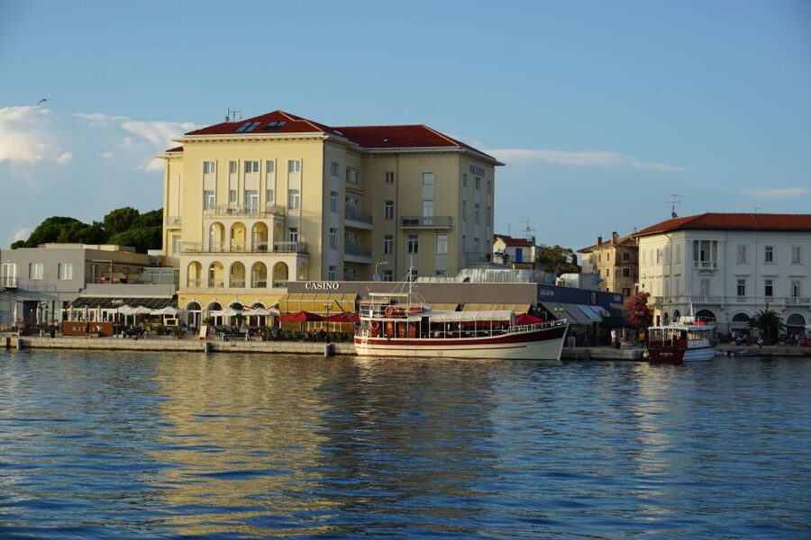 Poreč: Panoramic Morning Cruise Among 20 Islands with Drinks - Leaving Poreč Port aboard the Fjera
