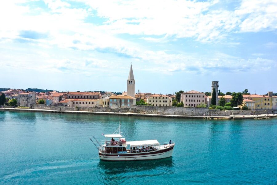 Poreč: Panoramic Morning Cruise Among 20 Islands with Drinks - Drinks, crew, and the tone on board