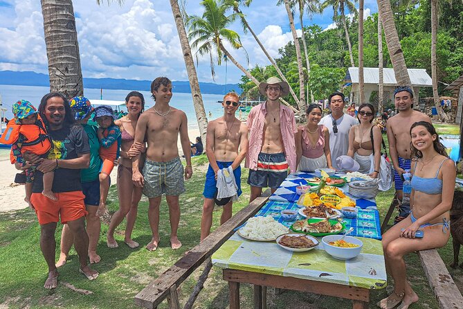 Port Barton Full Day Island Hopping with Buffet Lunch - Lunch on the island