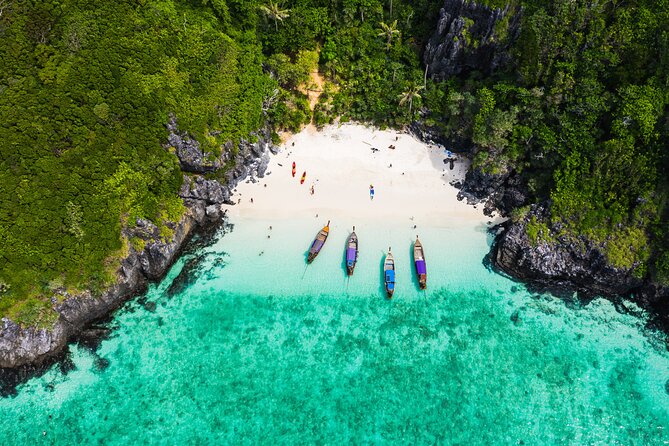 Premium Phi Phi Islands tour by Explera DMC - Swimming in Pileh Lagoon