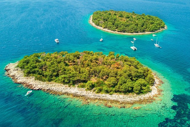 Private 3 islands Tour With Speed boat to Blue Lagoon and Solta from Split or Trogir - Drvenik Mali and the Čelica lighthouse