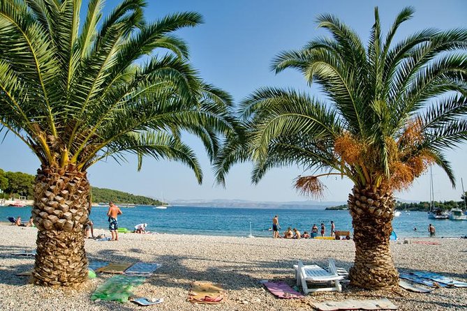 Private boat tour to Blue Lagoon & 4 Islands - Maslinica: a quiet start on Šolta