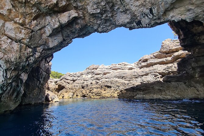 Private boat tour to Elafiti islands and south part of Mljet 8h. ALL INCLUDED - Why the private format matters for a group of five