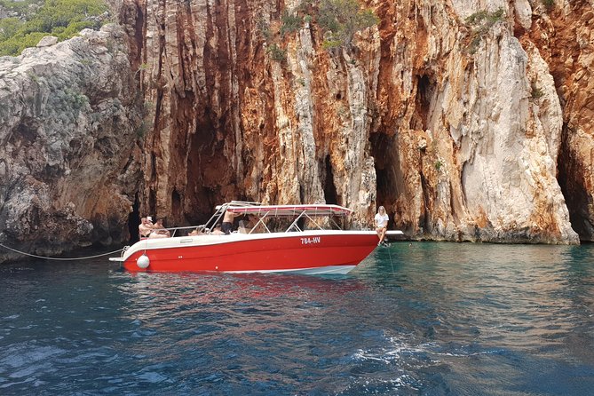 Private Custom Island Hopping Speedboat Tour from Hvar - Pakleni Islands: lunch, a final swim, and a slower finish