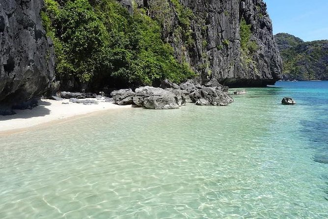 PRIVATE El Nido Tour D Island Hopping - Ipil Beach, a short first stop