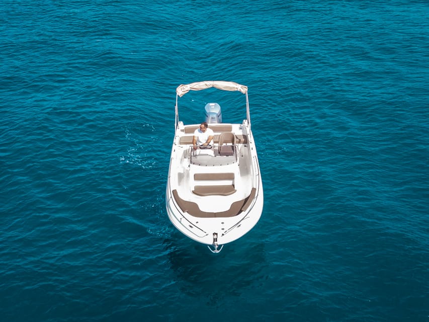Private Elafiti Boat Tour- Visit Blue Cave and beach Sunj - A boat built for a small private group