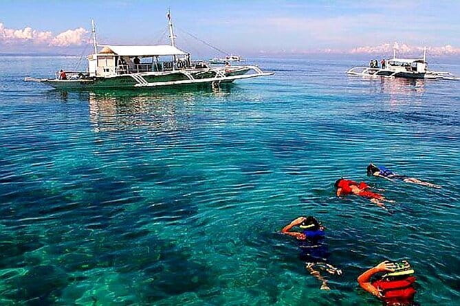 Private Island Hopping in Nasuluan, Hiltotongan and Caohngan - Leaving Mactan on a private boat