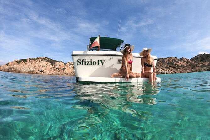 Private Motorboat Tour of the La Maddalena Archipelago - Lunch, drinks, and the onboard rhythm