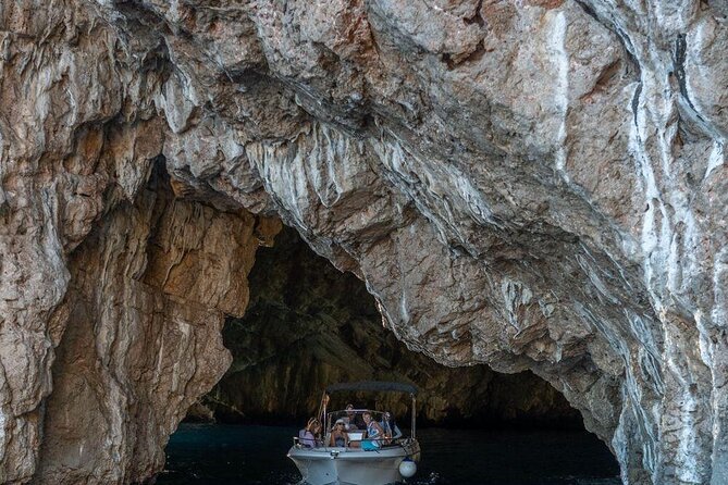 Private Three island Tour from Dubrovnik - What the boat setup means for you