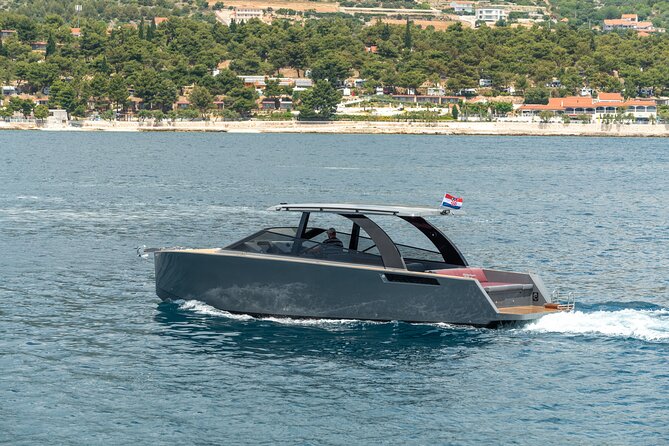Private VIP Blue Lagoon and 3 Islands Tour - Maslinica makes room for lunch