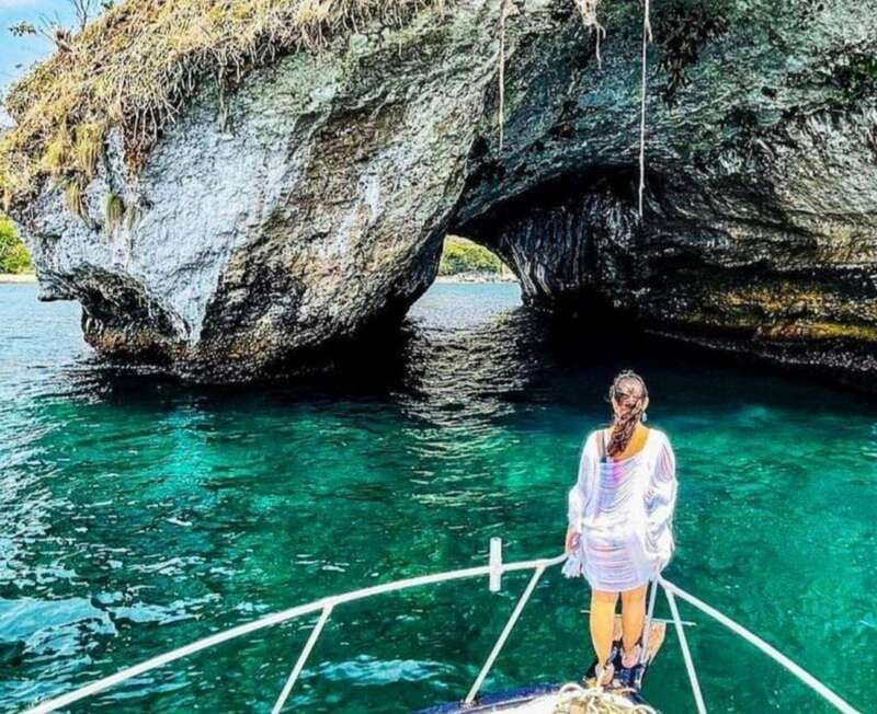 Puerto Vallarta: Los Arcos Islands Boat Tour and Snorkeling - Reaching Mismaloya and boarding the boat