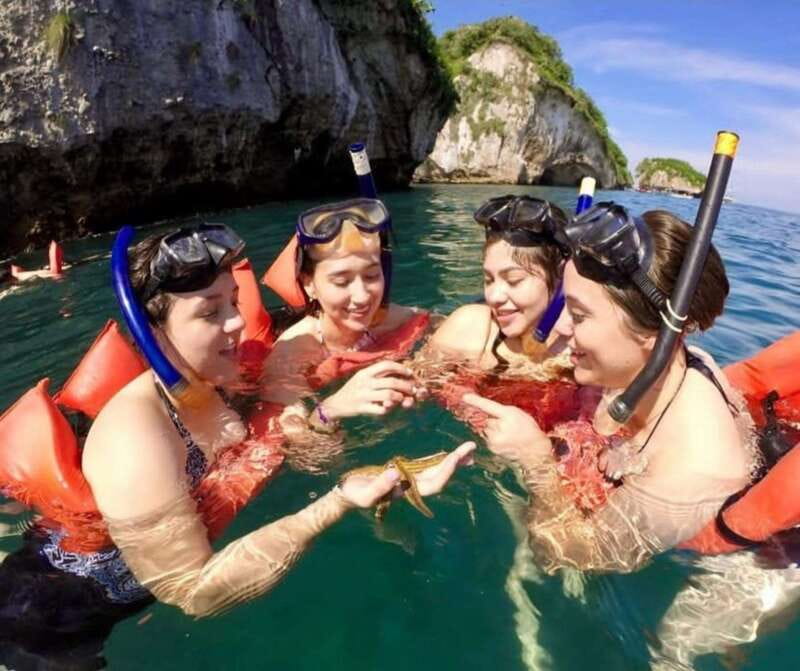 Puerto Vallarta: Los Arcos Islands Boat Tour and Snorkeling - Meeting your guide in central Puerto Vallarta