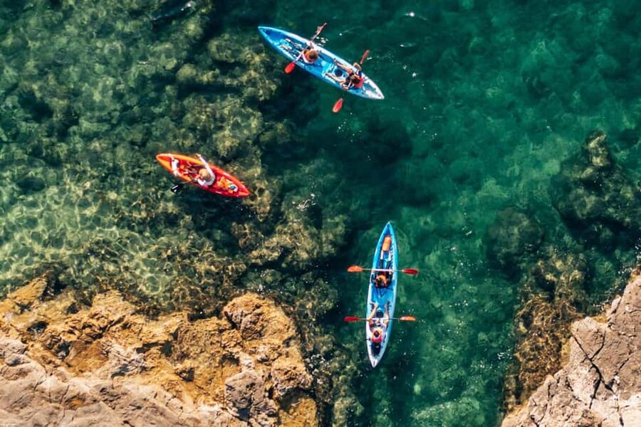 Pula: Three Island Kayak Tour with Cave Photo & Snorkeling - Grotta di quarzo and the photo stop