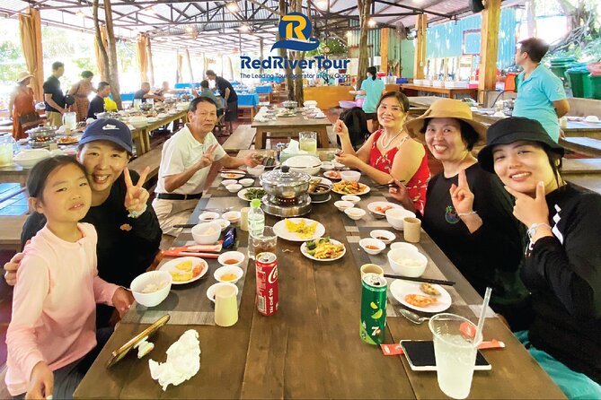 RED RIVER TOUR (Private tour): 4 ISLANDS TOUR BY SPEEDBOAT - Stop four: May Rut Ngoai and the final swim