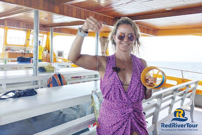 RED RIVER TOUR (Share group): DISCOVERY 3 ISLANDS BY BOAT - Mong Tay or May Rut for swimming and photos