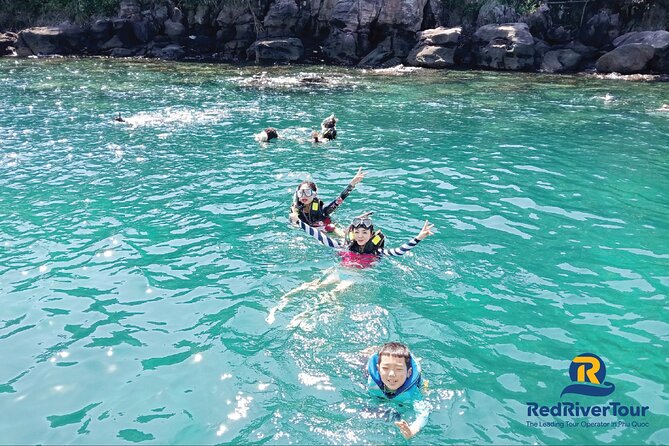 RED RIVER TOUR (Share group): DISCOVERY 3 ISLANDS BY BOAT - The second fishing stop and final snorkeling