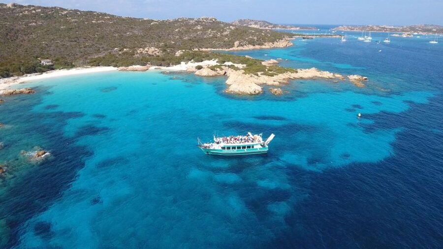 Riviera di Gallura_Excursions La Maddalena Archipelago - La Maddalena town and its one-hour pause