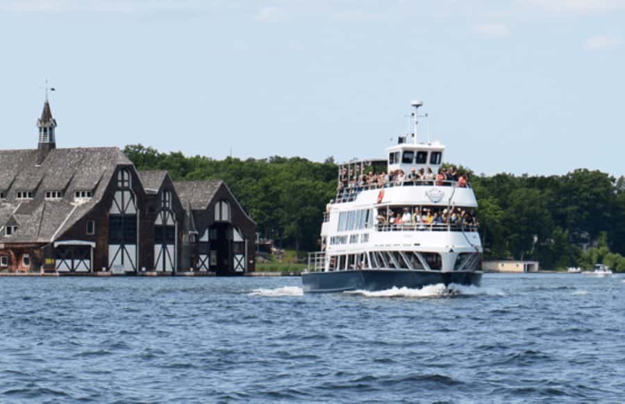 Rockport, ON: 1000 Islands/Boldt Castle Sightseeing Cruises - What the commentary adds to the scenery