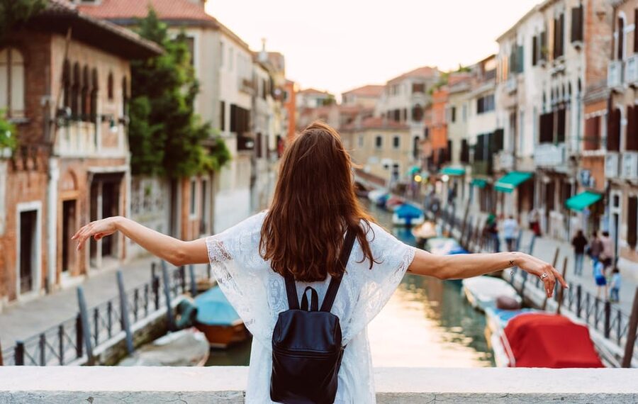 Rome: Venice Day Trip with Islands Cruise and City Walk - Meeting your guide at Venice Santa Lucia