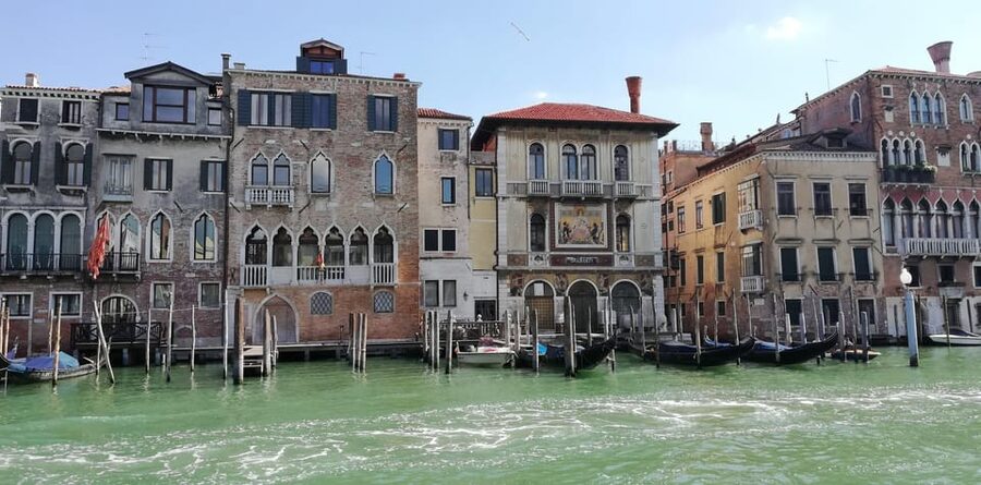 Rome: Venice Day Trip with Islands Cruise and City Walk - Burano’s painted houses and lace tradition