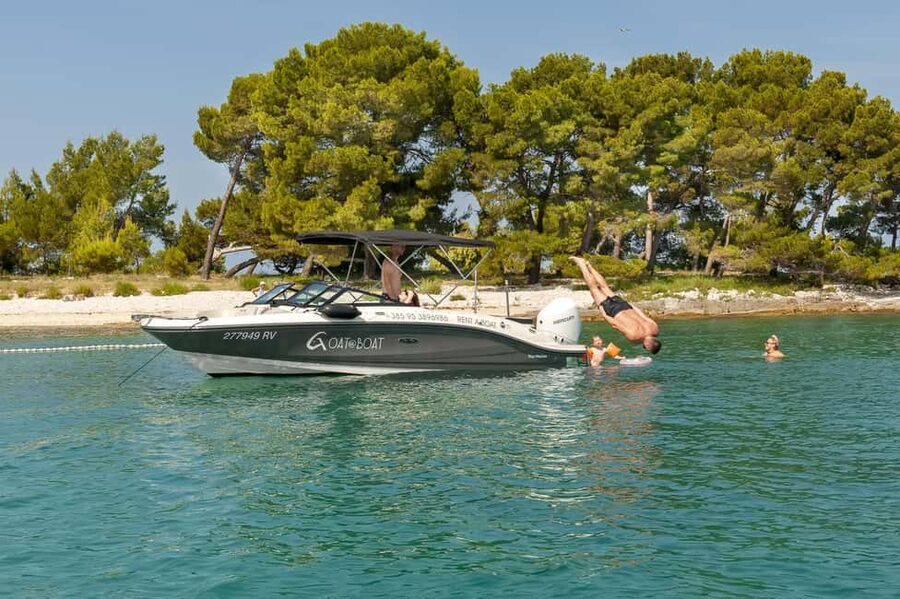 Rovinj: Rovinj Archipelago and South Coves Speedboat Tour - Golden Cape and the first taste of open water