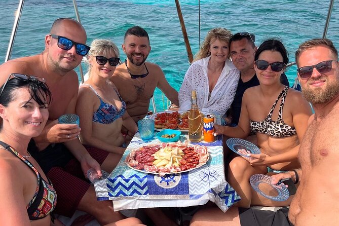 Sailing tour in the Archipelago of La Maddalena - The social side of a 10-person outing
