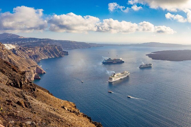 Santorini Volcanic Islands Cruise: Volcano, Hot Springs and Thirassia - A six-hour route across Santorini’s volcanic caldera