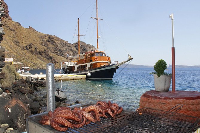 Santorini Volcanic Islands Cruise: Volcano,Hot Springs,Thirassia and Oia Sunset - Oia at sunset, beautiful but crowded